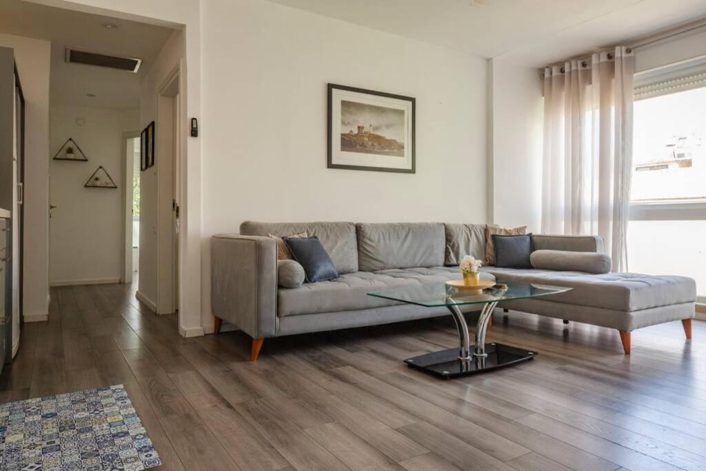 Big Apartment Next To Gordon Beach Plus Free Parking テル・アビブ エクステリア 写真