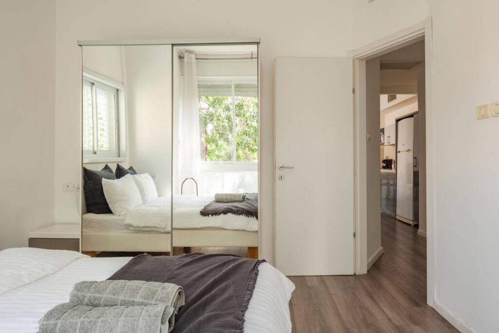 Big Apartment Next To Gordon Beach Plus Free Parking テル・アビブ エクステリア 写真