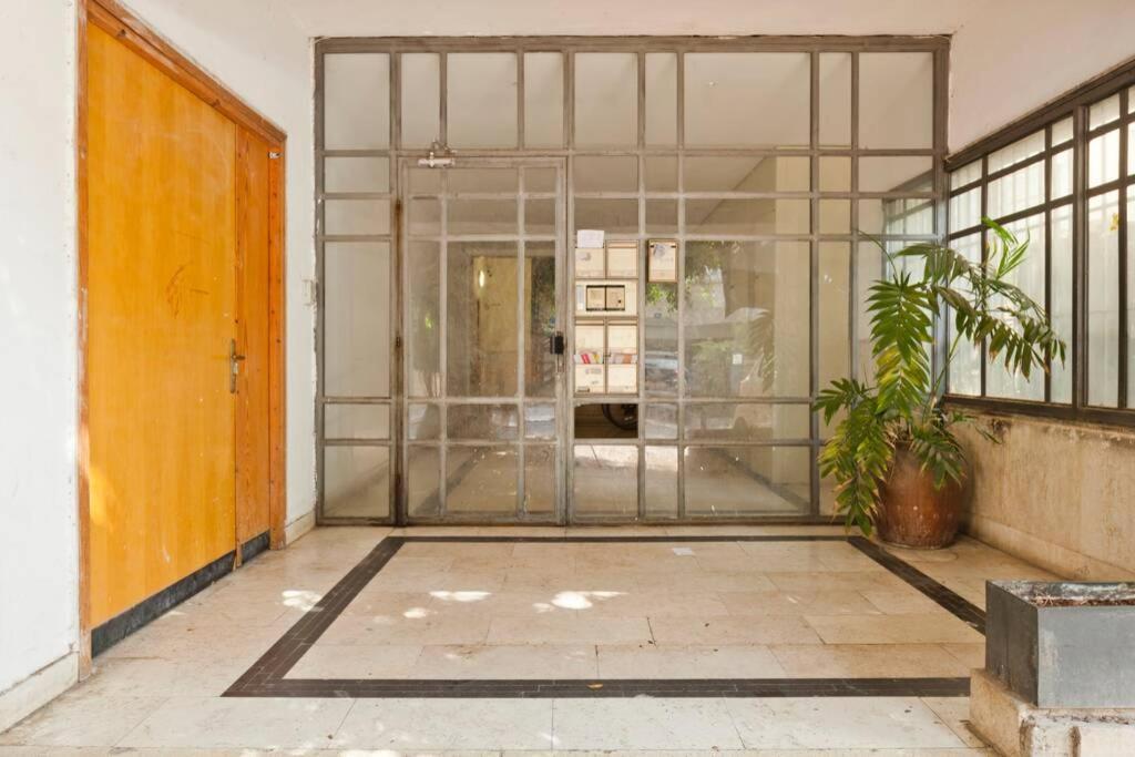 Big Apartment Next To Gordon Beach Plus Free Parking テル・アビブ エクステリア 写真