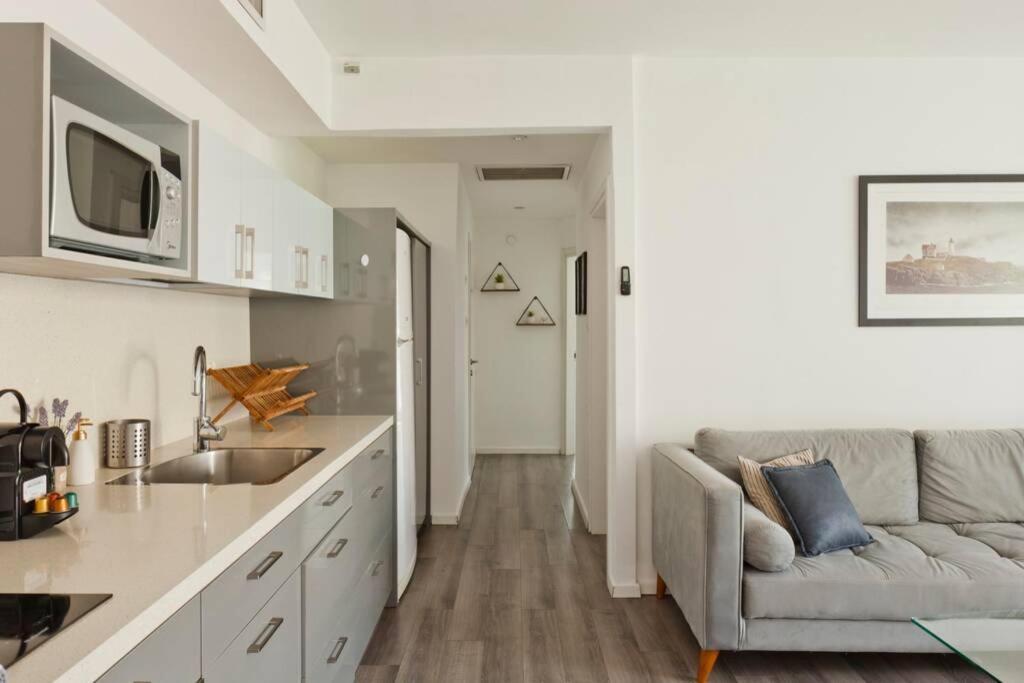 Big Apartment Next To Gordon Beach Plus Free Parking テル・アビブ エクステリア 写真