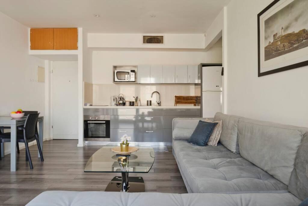 Big Apartment Next To Gordon Beach Plus Free Parking テル・アビブ エクステリア 写真
